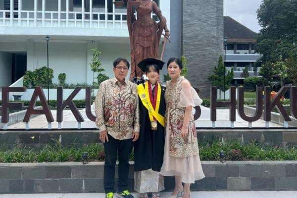 Kisah Inspiratif Stephani Gabriella Asal Sumbawa, Lulus Sempurna dari UGM IPK 4.00 Kisah Inspiratif Stephani Gabriella Asal Sumbawa, Lulus Sempurna dari UGM IPK 4.00