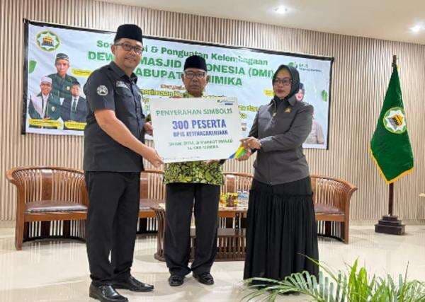 Legislator Perindo Fasilitasi BPJS Ketenagakerjaan bagi 1.000 Takmir Masjid dan Gereja di Mimika Legislator Perindo Fasilitasi BPJS Ketenagakerjaan bagi 1.000 Takmir Masjid dan Gereja di Mimika