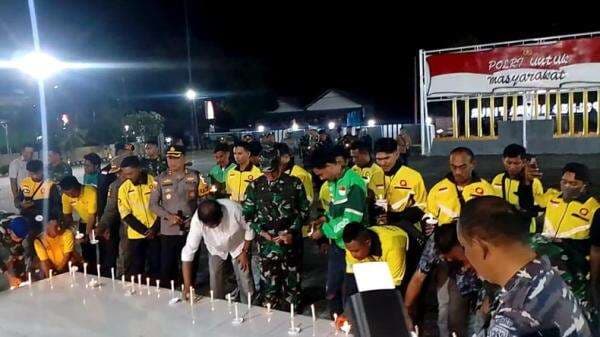 Pesan Damai dari Seribu Lilin: Forkopimda dan Ojol Sumba Timur Tegaskan Tolak Anarki Pesan Damai dari Seribu Lilin: Forkopimda dan Ojol Sumba Timur Tegaskan Tolak Anarki