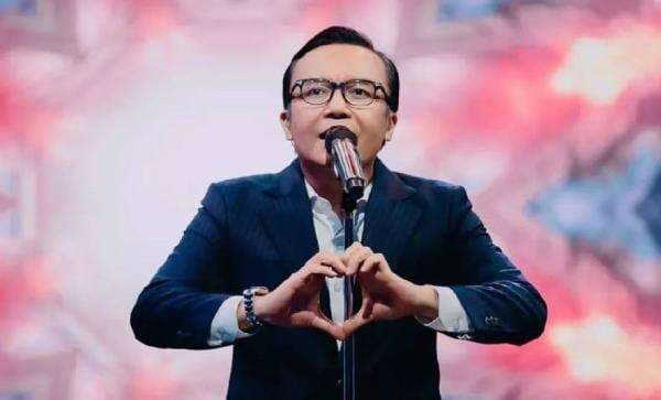 Berseteru di Medsos, Ari Lasso Doakan Dearly Djoshua Temukan Pria Lebih Baik Berseteru di Medsos, Ari Lasso Doakan Dearly Djoshua Temukan Pria Lebih Baik