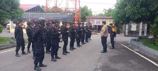 Kapolres Batu Bara Apresiasi Kinerja Pasukan Brimob dalam Pengamanan Natal dan Tahun Baru Kapolres Batu Bara Apresiasi Kinerja Pasukan Brimob dalam Pengamanan Natal dan Tahun Baru