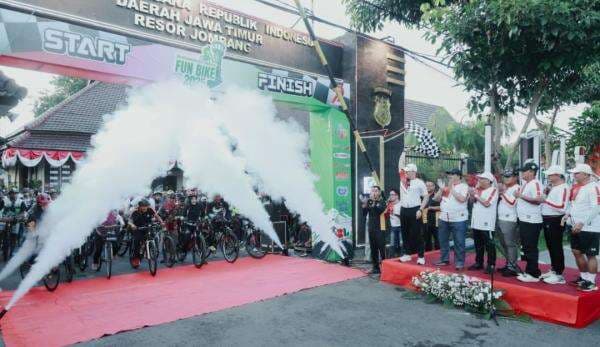 Meriah! Pagelaran Wayang Kulit dan Sepeda Santai Ramaikan Hari Bhayangkara ke 79 di Jombang Meriah! Pagelaran Wayang Kulit dan Sepeda Santai Ramaikan Hari Bhayangkara ke 79 di Jombang