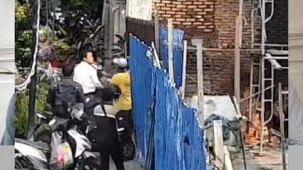 Abang Jago Cekik dan Ancam Bacok Mandor Bangunan, Berakhir Ditangkap Polsek Medan Timur Abang Jago Cekik dan Ancam Bacok Mandor Bangunan, Berakhir Ditangkap Polsek Medan Timur