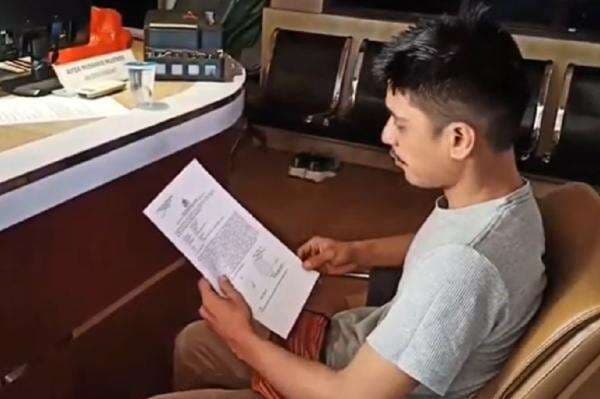 Viral Pelanggan Aniaya Kurir di Pinrang usai Ditagih Bayar Paket COD Viral Pelanggan Aniaya Kurir di Pinrang usai Ditagih Bayar Paket COD