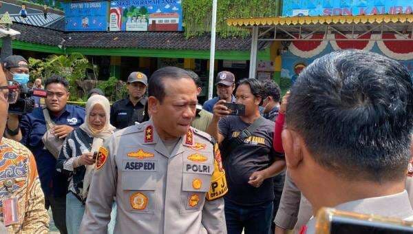 Mobil MBG Tabrak Puluhan Siswa SDN 01 Kalibaru, Kapolda: Tidak Ada Korban Tewas Mobil MBG Tabrak Puluhan Siswa SDN 01 Kalibaru, Kapolda: Tidak Ada Korban Tewas