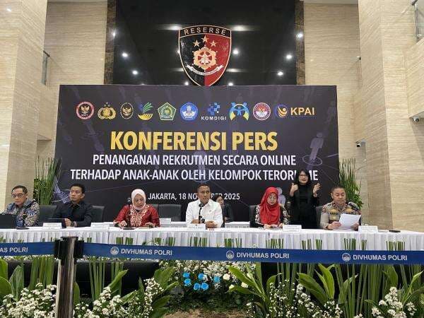 Densus 88 Tangkap 5 Perekrut Anak untuk Masuk Jaringan Terorisme Densus 88 Tangkap 5 Perekrut Anak untuk Masuk Jaringan Terorisme