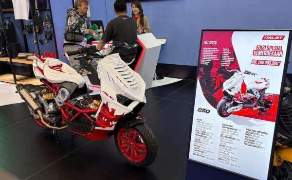 Intip Motor Skutik Termahal di IMOS 2025, Italjet Dragster 250 Harganya Setara Mobil LCGC Intip Motor Skutik Termahal di IMOS 2025, Italjet Dragster 250 Harganya Setara Mobil LCGC
