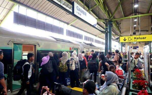Arus Balik Nataru Masih Tinggi, Kedatangan Penumpang KA di Jakarta Capai 51.165 Orang Arus Balik Nataru Masih Tinggi, Kedatangan Penumpang KA di Jakarta Capai 51.165 Orang