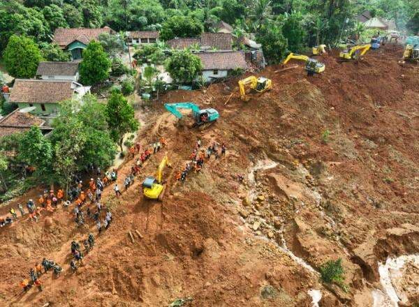 Longsor Cilacap, Dua Korban Meninggal Kembali Ditemukan Tim SAR Longsor Cilacap, Dua Korban Meninggal Kembali Ditemukan Tim SAR