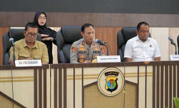 Kemenhut-Polda Lampung Bongkar Kronologi Gelondongan Kayu Terdampar, Berawal dari Kapal Rusak Kemenhut-Polda Lampung Bongkar Kronologi Gelondongan Kayu Terdampar, Berawal dari Kapal Rusak