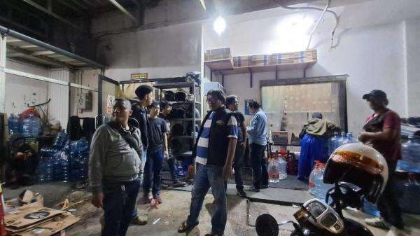 Viral Pegawai Ritel di Pasar Minggu Diduga Dikeroyok, Polisi Sebut Korban Belum Lapor Viral Pegawai Ritel di Pasar Minggu Diduga Dikeroyok, Polisi Sebut Korban Belum Lapor