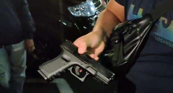 Pedagang Kambing Terciduk Bawa Senjata Api dan Identitas Polri di Makassar Pedagang Kambing Terciduk Bawa Senjata Api dan Identitas Polri di Makassar