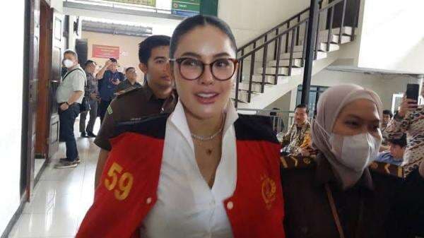 Heboh Sidang Nikita Mirzani: Bentak Jaksa, Putar Rekaman Ditolak, Lalu Tumbang Heboh Sidang Nikita Mirzani: Bentak Jaksa, Putar Rekaman Ditolak, Lalu Tumbang