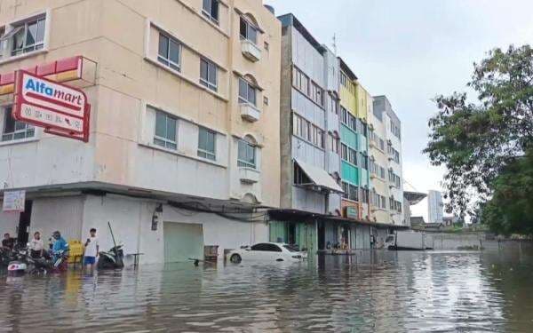 Pengusaha DKI Sebut Dampak Cuaca Buruk di Penjualan Ritel Belum Signifikan Pengusaha DKI Sebut Dampak Cuaca Buruk di Penjualan Ritel Belum Signifikan