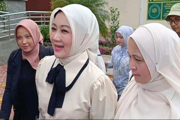 Atalia Praratya Tebar Senyuman saat Datangi Sidang Cerai di PA Bandung: Doain Ya Atalia Praratya Tebar Senyuman saat Datangi Sidang Cerai di PA Bandung: Doain Ya