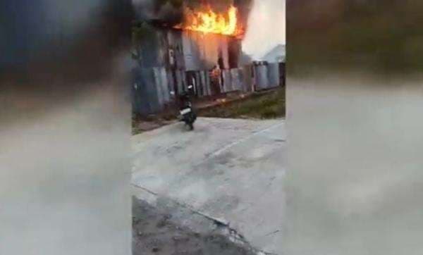 Kebakaran Hebat Hanguskan Mess Karyawan di Ponorogo, Begini Kronologinya Kebakaran Hebat Hanguskan Mess Karyawan di Ponorogo, Begini Kronologinya