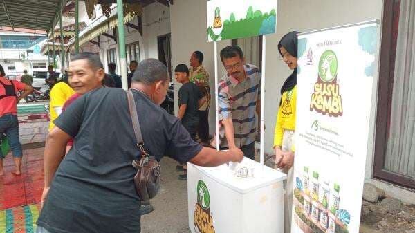 Forwakes dan PT ASI Bagikan 100 Paket Susu Kambing di Masjid Annas Forwakes dan PT ASI Bagikan 100 Paket Susu Kambing di Masjid Annas