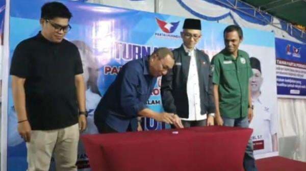 Rayakan HUT Ke-11, Perindo Ternate Gelar Turnamen Domino Diikuti Ratusan Warga Rayakan HUT Ke-11, Perindo Ternate Gelar Turnamen Domino Diikuti Ratusan Warga