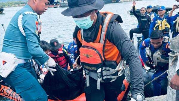 Seorang Pria yang Melompat dari Jembatan Teluk Kendari Sambil Menangis Ditemukan Seorang Pria yang Melompat dari Jembatan Teluk Kendari Sambil Menangis Ditemukan