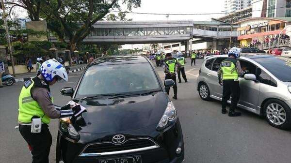 Daftar Lengkap Pelanggaran yang Langsung Ditilang Polisi saat Operasi Zebra Hari Ini! Daftar Lengkap Pelanggaran yang Langsung Ditilang Polisi saat Operasi Zebra Hari Ini!
