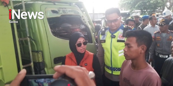 Bersama Bupati Gowa, Kapolres AKBP Aldy Tertibkan 20 Mobil Truk yang Langgar Aturan Bersama Bupati Gowa, Kapolres AKBP Aldy Tertibkan 20 Mobil Truk yang Langgar Aturan