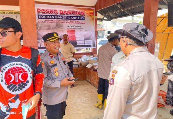 Baintelkam Polri Gerak Cepat Salurkan Bantuan untuk Korban di Sumbar Baintelkam Polri Gerak Cepat Salurkan Bantuan untuk Korban di Sumbar