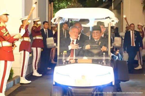 Momen Prabowo Sopiri Raja Yordania Abdullah II Naik Buggy Car di Istana Momen Prabowo Sopiri Raja Yordania Abdullah II Naik Buggy Car di Istana