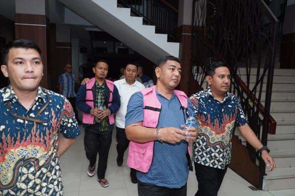 2 Pejabat Disdik Sumut Terjaring OTT Korupsi Dana BOS, Kejaksaan Sita Rp319 Juta 2 Pejabat Disdik Sumut Terjaring OTT Korupsi Dana BOS, Kejaksaan Sita Rp319 Juta