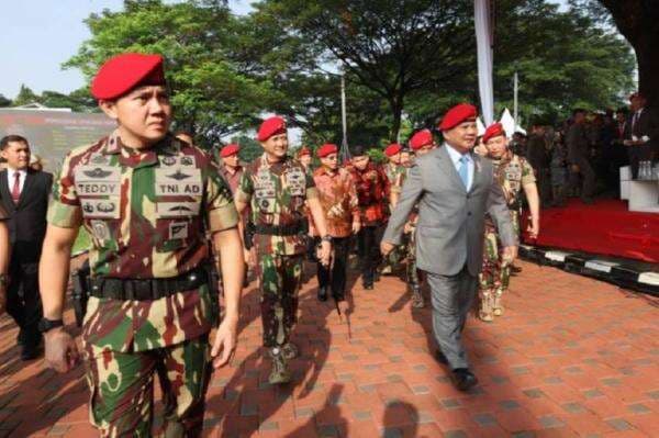 2 Sesepuh Danjen Kopassus Hadir Bersama Prabowo Subianto di HUT ke-72 Korps Baret Merah 2 Sesepuh Danjen Kopassus Hadir Bersama Prabowo Subianto di HUT ke-72 Korps Baret Merah