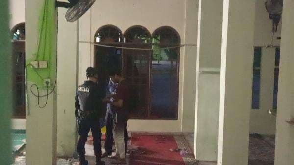 Begini Suasana Olah TKP, Tim Gegana Sisir Musala SMAN 72 Jakarta Begini Suasana Olah TKP, Tim Gegana Sisir Musala SMAN 72 Jakarta