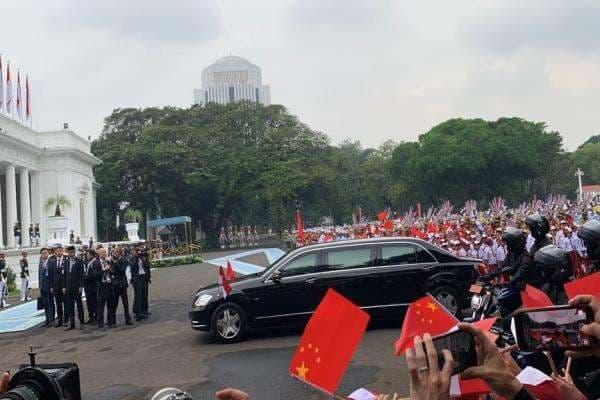 21 Tembakan Meriam dan Iringan Pasukan Berkuda Sambut PM China di Istana 21 Tembakan Meriam dan Iringan Pasukan Berkuda Sambut PM China di Istana