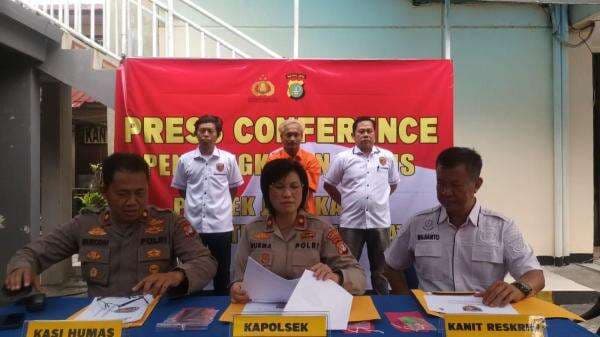 Diputuskan Setelah 8 Bulan Pacaran, Pria di Jagakarsa Bakar Rumah Mantan Kekasih Diputuskan Setelah 8 Bulan Pacaran, Pria di Jagakarsa Bakar Rumah Mantan Kekasih