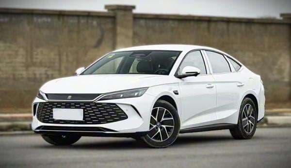 BYD Buka Peluang Jualan Mobil Hybrid di Indonesia Tahun Depan BYD Buka Peluang Jualan Mobil Hybrid di Indonesia Tahun Depan