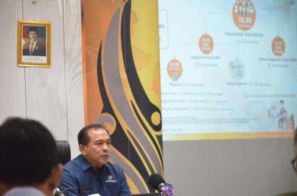 Pertumbuhan Ekonomi Jabar Kuartal I Tumbuh 4,98 Persen. Lebih Tinggi dari Nasional Pertumbuhan Ekonomi Jabar Kuartal I Tumbuh 4,98 Persen. Lebih Tinggi dari Nasional