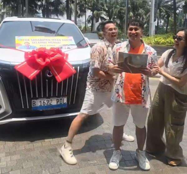 Irfan Hakim Dihadiahi Raffi Ahmad Mobil Listrik Seharga Nyaris Rp1 Miliar, Intip Spesifikasinya Irfan Hakim Dihadiahi Raffi Ahmad Mobil Listrik Seharga Nyaris Rp1 Miliar, Intip Spesifikasinya