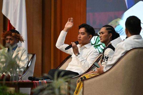 Gibran Ajak Lulusan Perguruan Tinggi asal Papua Pulang, Janjikan Pekerjaan Gibran Ajak Lulusan Perguruan Tinggi asal Papua Pulang, Janjikan Pekerjaan