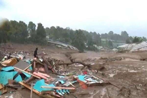 Update Longsor Cisarua: Korban Tewas Bertambah 2 jadi 13 Orang, 77 Warga Masih Tertimbun Update Longsor Cisarua: Korban Tewas Bertambah 2 jadi 13 Orang, 77 Warga Masih Tertimbun