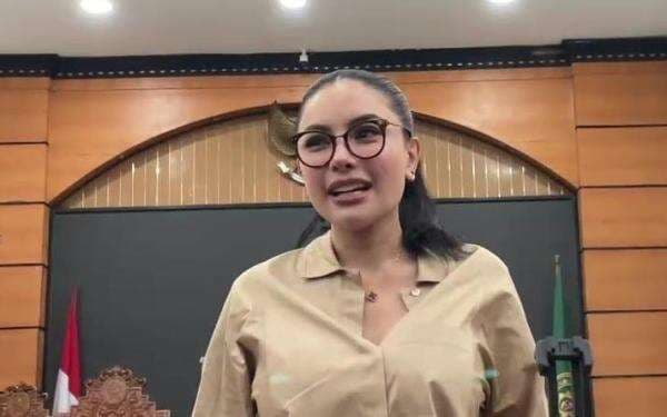 Jelang Vonis, Nikita Mirzani Yakin 100 Persen Bebas dari Kasus Pemerasan dan TPPU Jelang Vonis, Nikita Mirzani Yakin 100 Persen Bebas dari Kasus Pemerasan dan TPPU