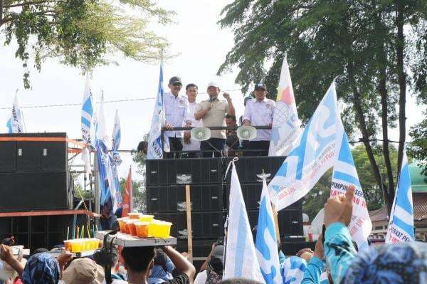 Buruh Tuntut Kenaikan Upah 12 Persen, Bupati Serang Kirim Surat ke Presiden Buruh Tuntut Kenaikan Upah 12 Persen, Bupati Serang Kirim Surat ke Presiden