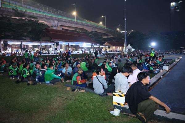 Momen Warga Nobar Piala Dunia 2026 Bareng Polri di Lapangan Bhayangkara Momen Warga Nobar Piala Dunia 2026 Bareng Polri di Lapangan Bhayangkara