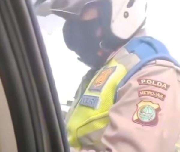 Viral Anggota Satlantas Diduga Pungli di Jalan Cideng Jakpus, Ini Faktanya Viral Anggota Satlantas Diduga Pungli di Jalan Cideng Jakpus, Ini Faktanya