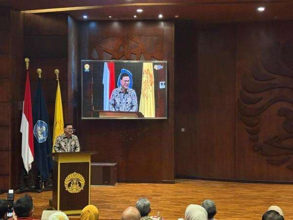 Bedah Buku Indonesia Naik Kelas, Hilirisasi Kunci Menuju Indonesia Emas 2045 Bedah Buku Indonesia Naik Kelas, Hilirisasi Kunci Menuju Indonesia Emas 2045