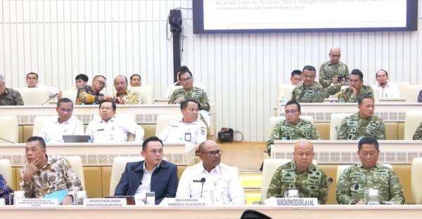 Pemerintah Akan Selesaikan Konflik Lahan TNI AL dengan Warga di Pasuruan Pemerintah Akan Selesaikan Konflik Lahan TNI AL dengan Warga di Pasuruan
