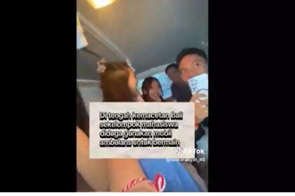 Viral Ambulans Bawa Mahasiswa Pakai Sirine Terobos Macet di Bali, Netizen Geram! Viral Ambulans Bawa Mahasiswa Pakai Sirine Terobos Macet di Bali, Netizen Geram!