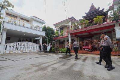 Rumah Hasto Digeledah KPK, PDIP: Pengalihan Isu Jokowi Masuk Nominasi Pemimpin Korup Rumah Hasto Digeledah KPK, PDIP: Pengalihan Isu Jokowi Masuk Nominasi Pemimpin Korup