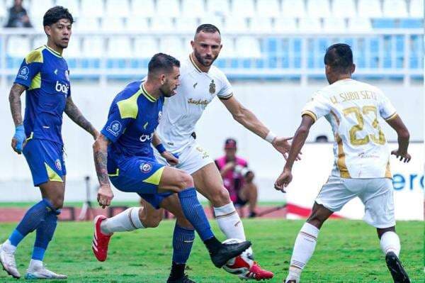Arema FC Taklukkan Bhayangkara FC 2-1 di Kanjuruhan Arema FC Taklukkan Bhayangkara FC 2-1 di Kanjuruhan