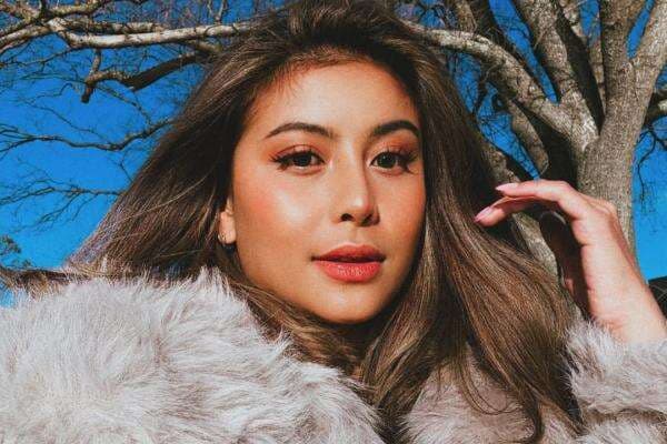 Awkarin Putuskan Pindah ke Melbourne, Keanu Protes: Ngabisin Duit Gue Aja Lo Awkarin Putuskan Pindah ke Melbourne, Keanu Protes: Ngabisin Duit Gue Aja Lo