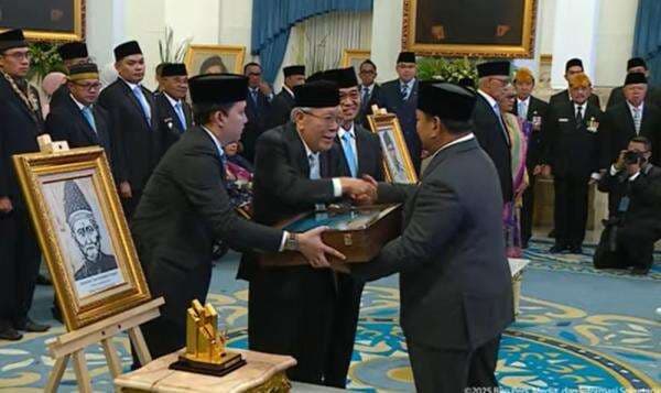 Daftar 10 Pahlawan Nasional Baru: Soeharto hingga Marsinah Daftar 10 Pahlawan Nasional Baru: Soeharto hingga Marsinah