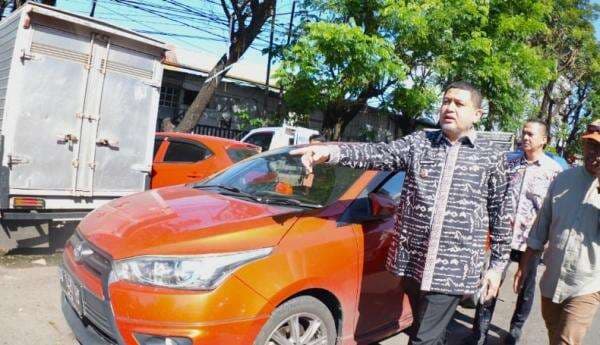 Sidak! Wali Kota Makassar Tegur Jukir dan Pedagang Pasar Pabaeng-baeng, Bikin Macet dan Semrawut Sidak! Wali Kota Makassar Tegur Jukir dan Pedagang Pasar Pabaeng-baeng, Bikin Macet dan Semrawut