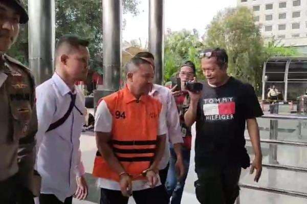 Uang Rp800 Juta Disita dari Rumah Gubernur Riau di Jakarta, Dollar hingga Poundsterling Uang Rp800 Juta Disita dari Rumah Gubernur Riau di Jakarta, Dollar hingga Poundsterling